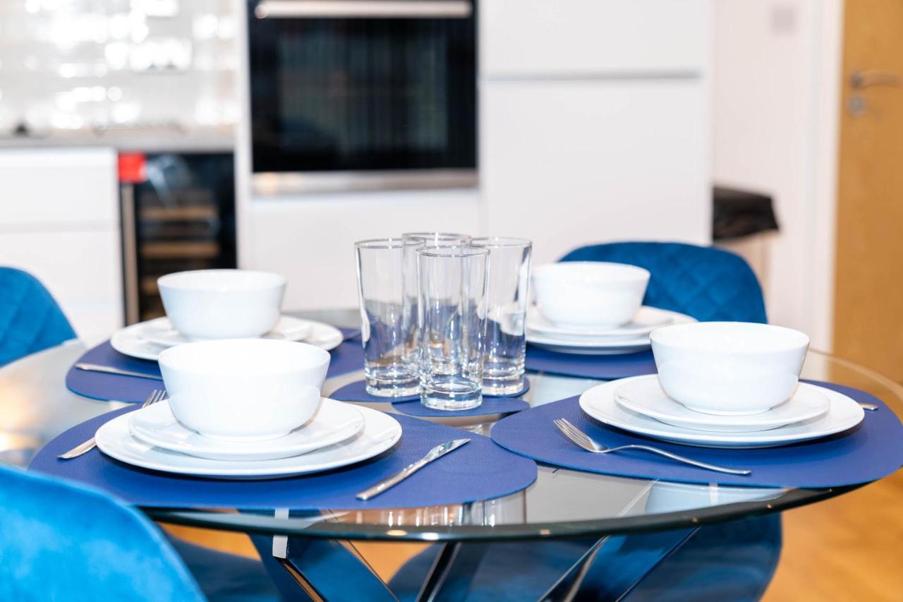 Maevela Apartments - Luxury Broad St Apartment - 2 Bed, 2 Bath - City Centre/Cube/Mailbox - With Underground Parking ✓- L Shape Sofa, Large 50 Inch Smart Tv With Free Netflix & Wifi 伯明翰 外观 照片